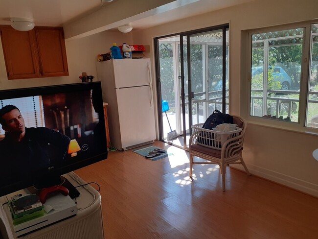 Building Photo - $1850. Garden Studio INCLUDES ALL UTILITES + WIFI INTERNET. Furnished.