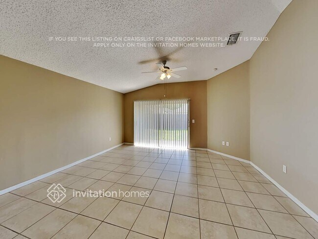 Foto del edificio - 563 Lindsay Anne Ct