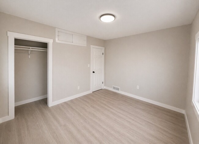 Building Photo - 516 N Hudson Ave