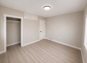 Building Photo - 516 N Hudson Ave