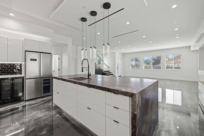 Foto del edificio - 15209 Cohasset St