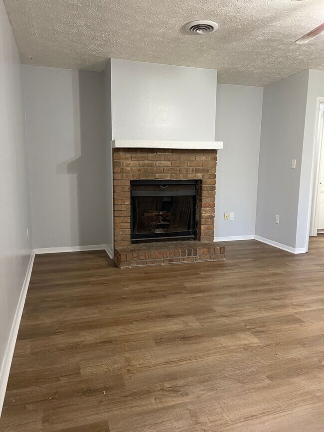 Foto del edificio - 2 bedroom/1 bath Westside Duplex!