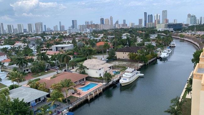 Building Photo - 2903 N Miami Beach Blvd