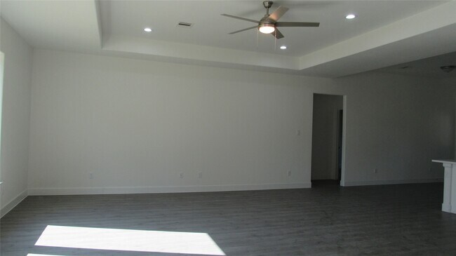 Foto del edificio - 401 Deep Woods Ln