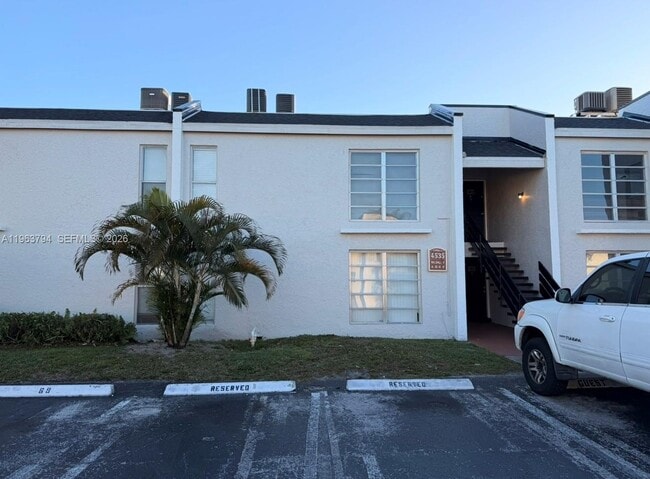 Foto del edificio - 4535 Treehouse Ln