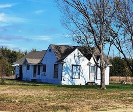 Building Photo - 4494 N U.S. Hwy 69