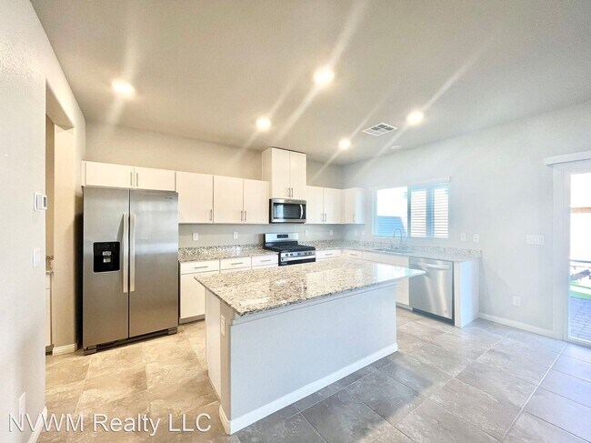 Building Photo - 5 br, 3 bath House - 5358 Java Plum St