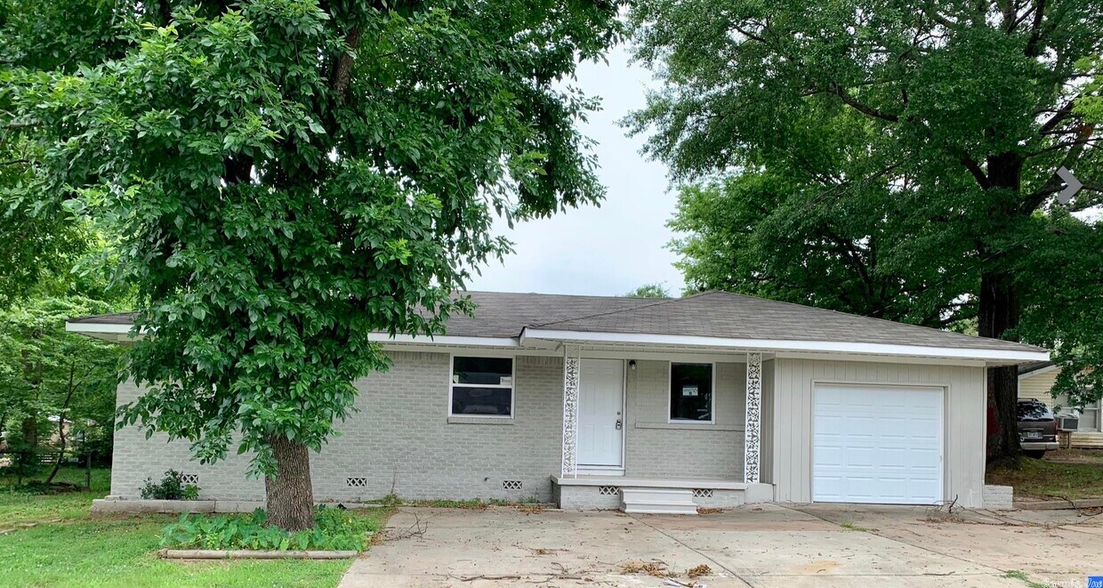 Primary Photo - 3619 Willow St