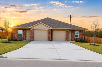 Building Photo - 705 Kimble Dr
