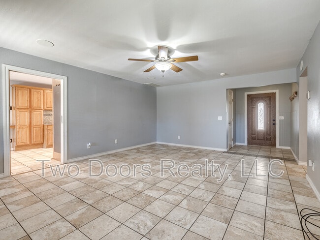 Building Photo - 3900 Hiddleston Cir