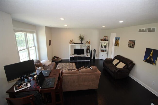 Building Photo - 102 Chapel Harbor Dr