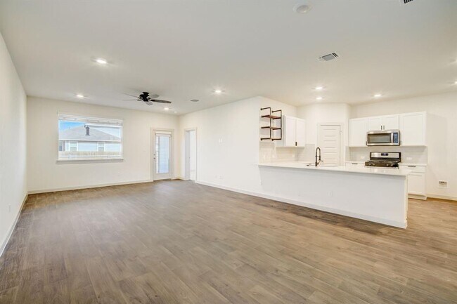 Building Photo - 131 Big Sandy Creek Dr