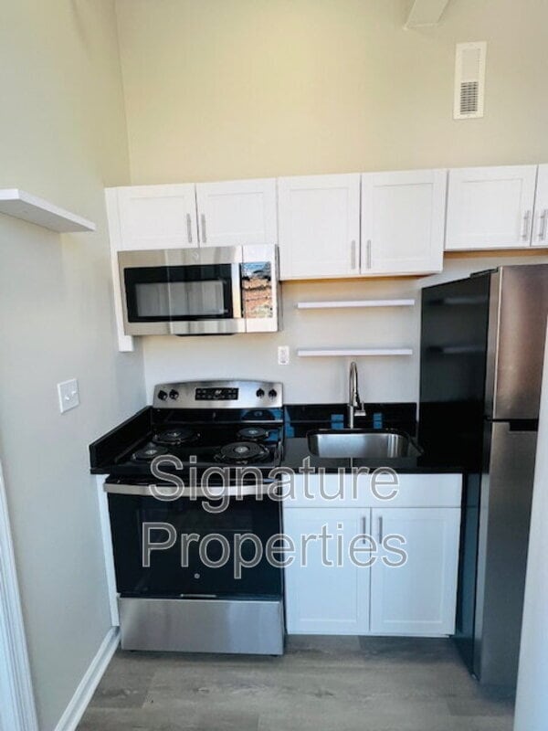 Building Photo - 22 Bollingbrook St
