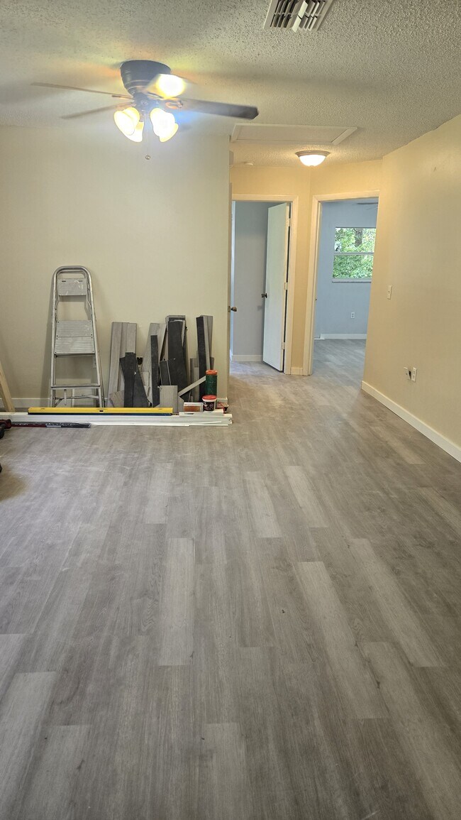 Building Photo - 8500 N Sue Marie Point