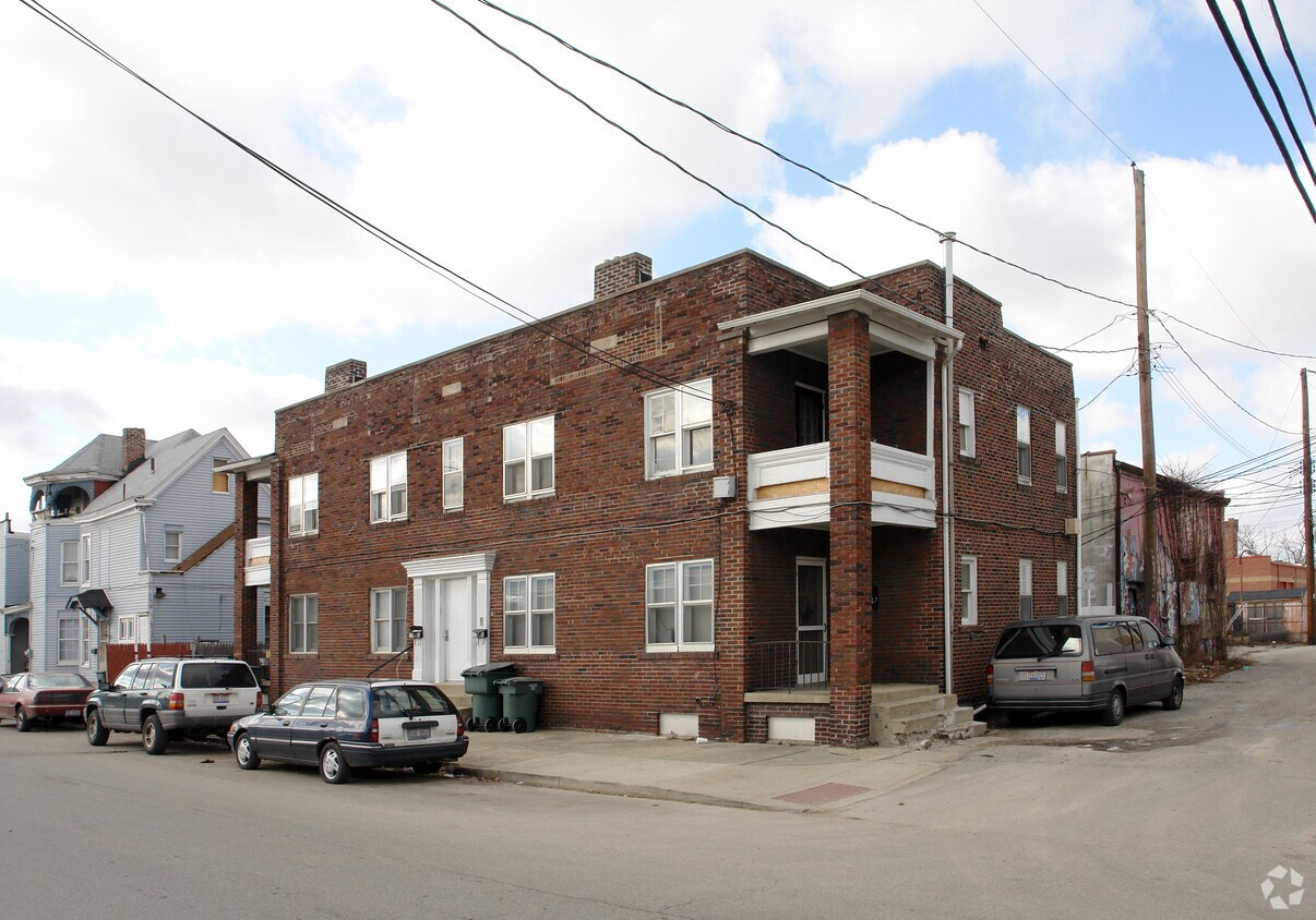 Primary Photo - 15-19 Rodgers Ave
