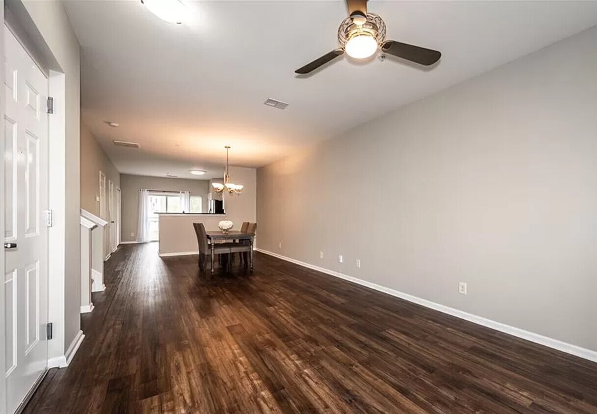 Foto principal - 519 Donatello Ave