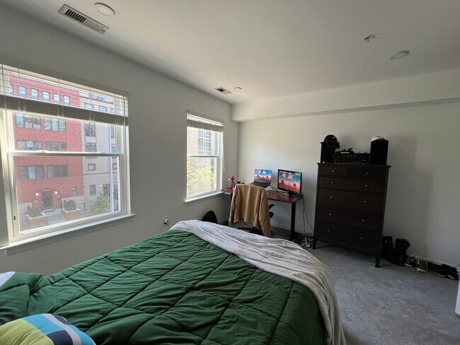 Foto del edificio - 1327 Belmont St NW