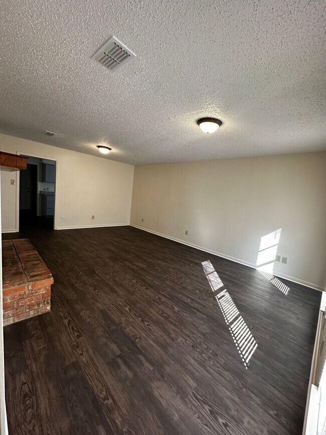 Foto del edificio - 1719-1921 Loring