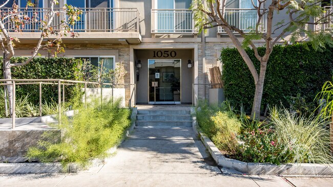 Building Photo - 1050 S Holt Ave