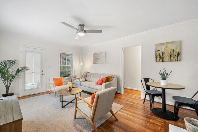 Foto del edificio - 711 Campbell Cir