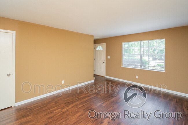 Building Photo - 2705 Hackberry Rd
