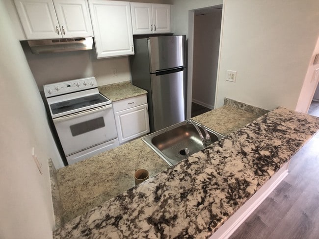 Building Photo - 1260 Sugarwood Circle, Unit 2 bedroom