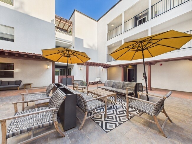 Building Photo - Alur Apartments