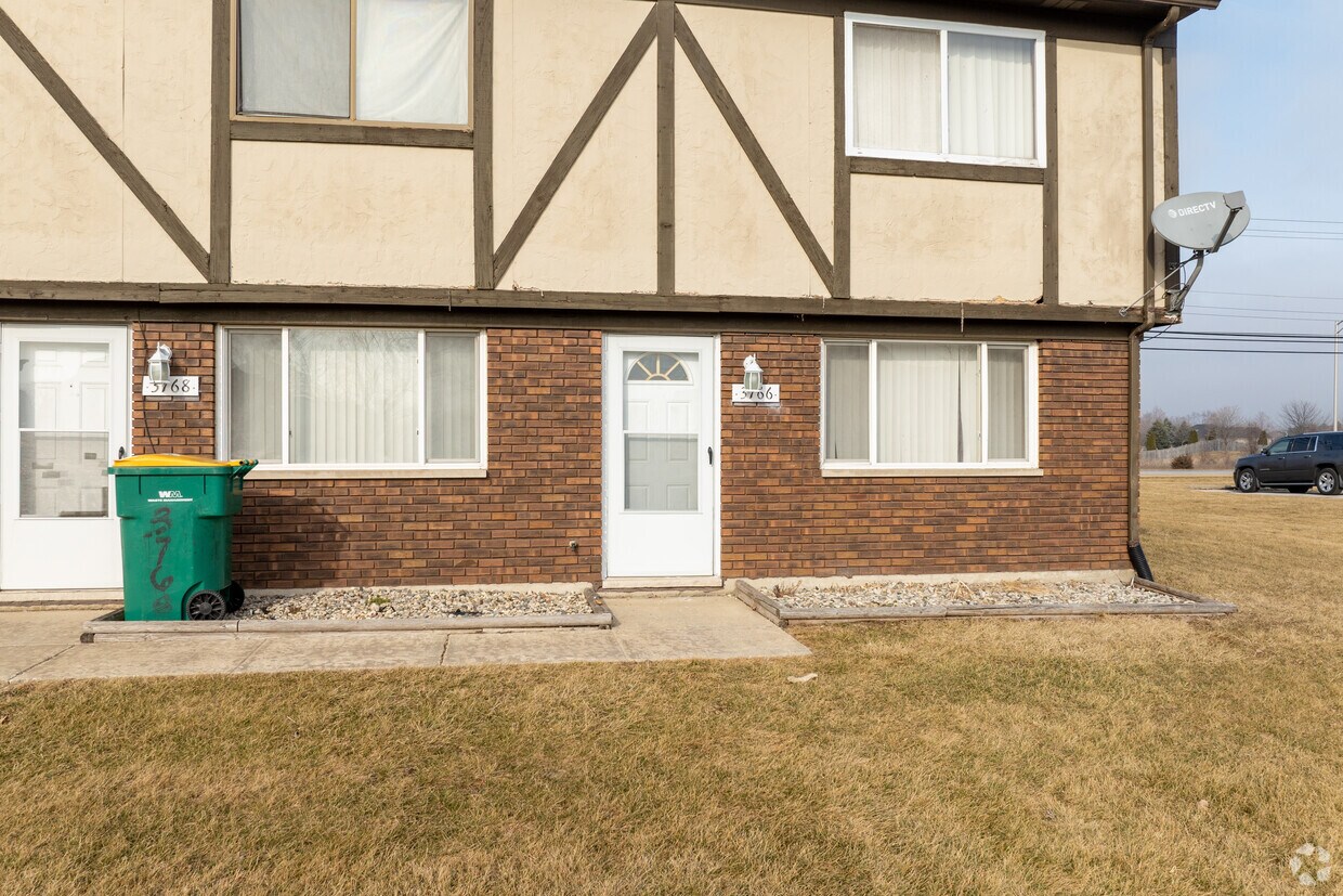 Entrance - Merrillville 4 Plexes