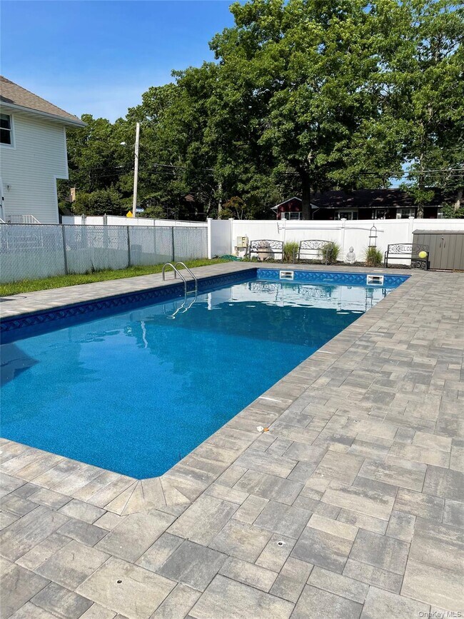 Foto del edificio - 1362 Hummel Ave