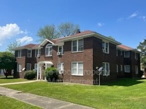 Building Photo - 1030 E 8th St