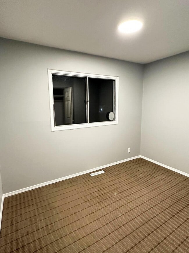 Building Photo - 3 bedroom in Kitimat BC V8C 1W3