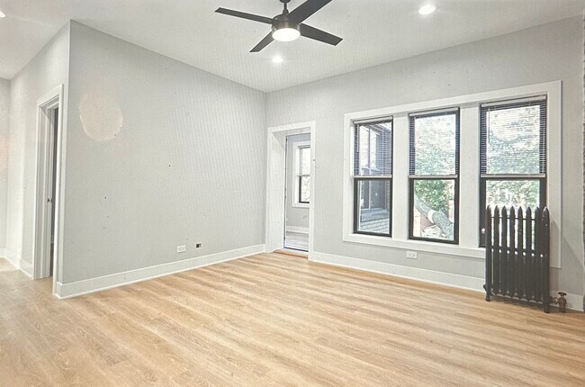 Foto del edificio - 6929 N Lakewood Ave