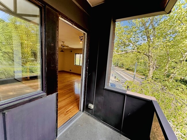 Foto del edificio - 4005 Woodland Ave