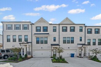 Building Photo - 2730 Harrison Dr