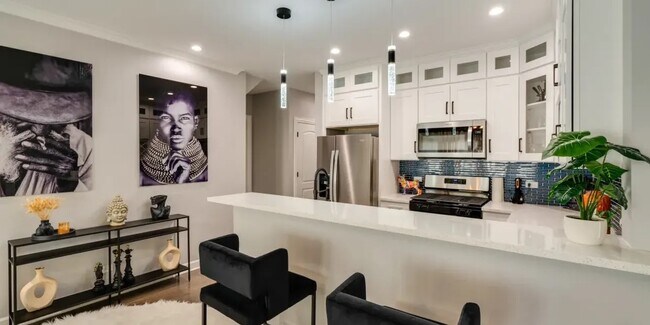 Building Photo - 4634 S Langley Ave