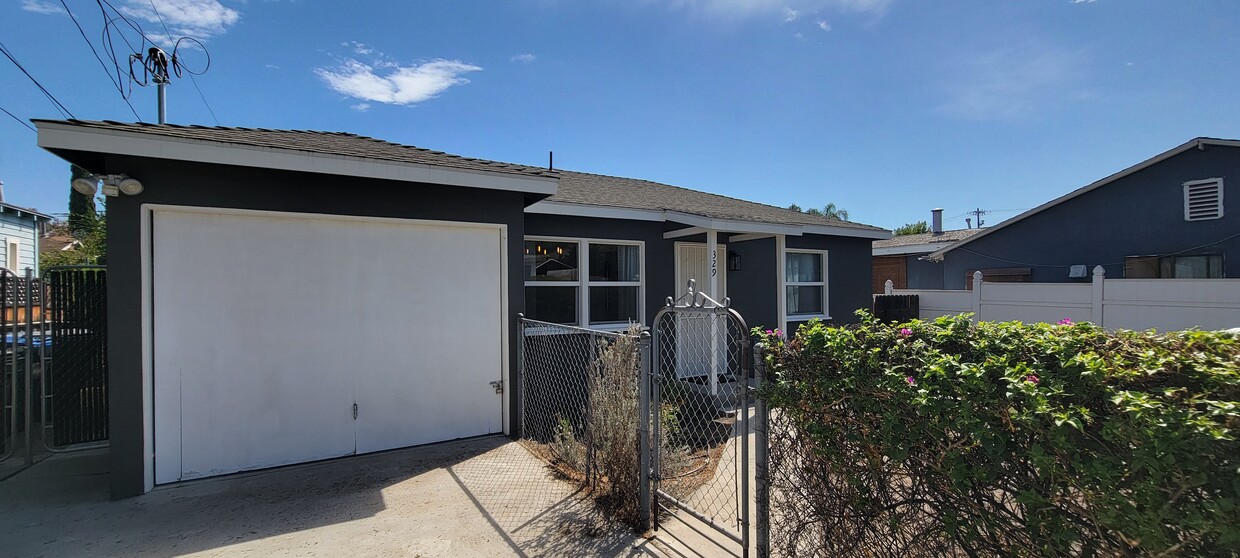 Primary Photo - 329 W Walnut Ave