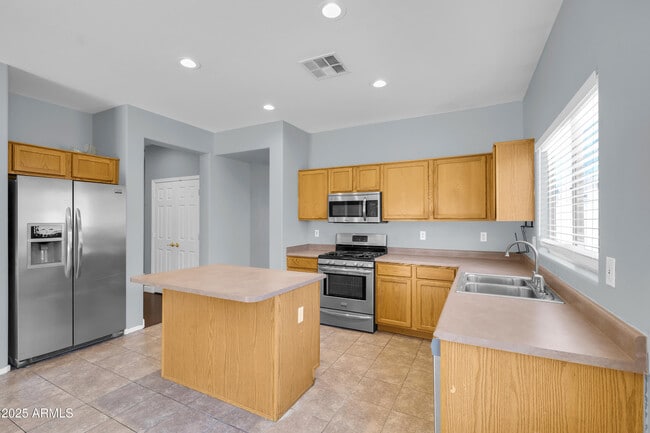 Building Photo - 2057 E Riviera Dr