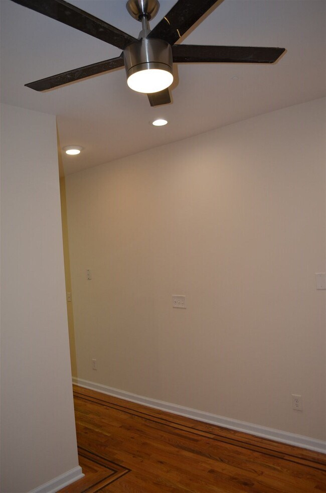 Building Photo - 45 51st St