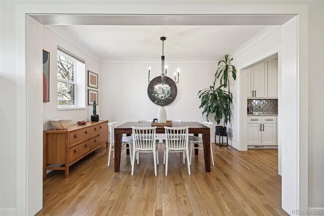 Foto del edificio - Spacious 4BR House in Sloan's Lake!