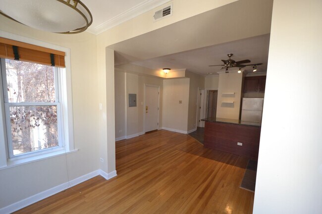 Foto del edificio - 879 W Cornelia Ave