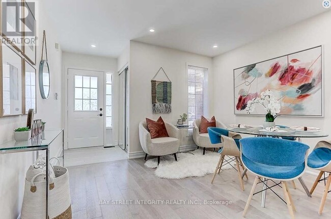 Photo du bâtiment - 2221 Amberglen Ct