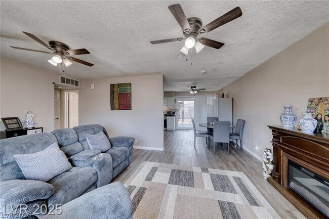 Foto del edificio - 861 E Hacienda Ave