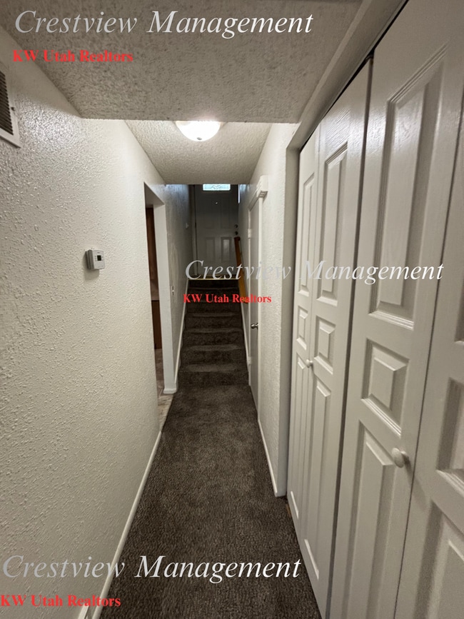 Building Photo - Tanner Duplex