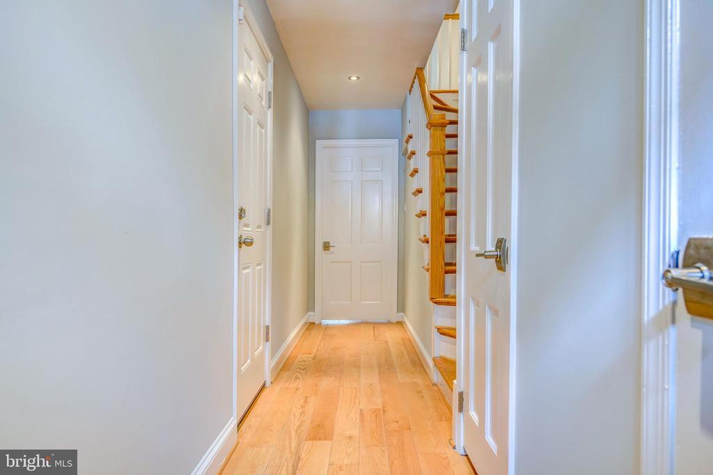 Primary Photo - 2530 Queen Annes Ln NW