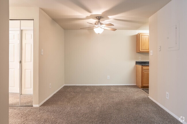 2BR, 1BA - 798SF - Birches