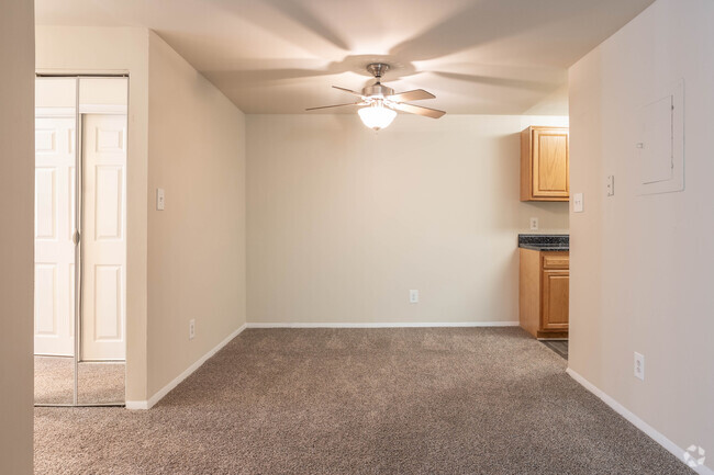 2BR, 1BA - 798SF - The Birches