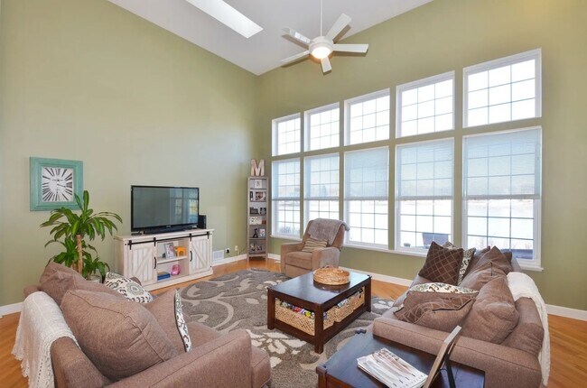 Foto del edificio - 575 Cypress Point Ct