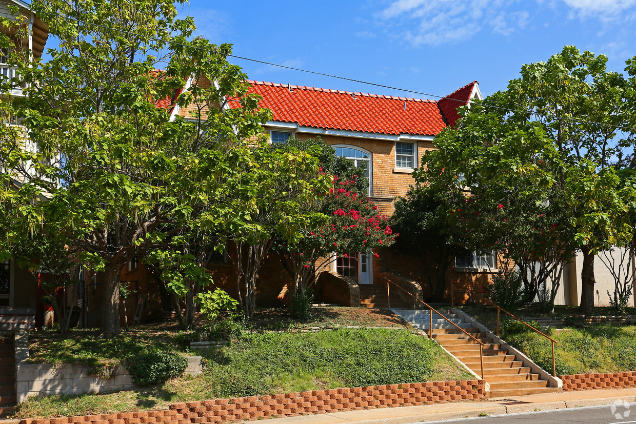 Building Photo - Altamere Apartments