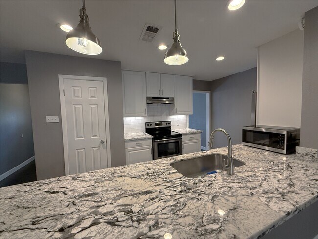 Foto del edificio - 17119 Barcelona Dr