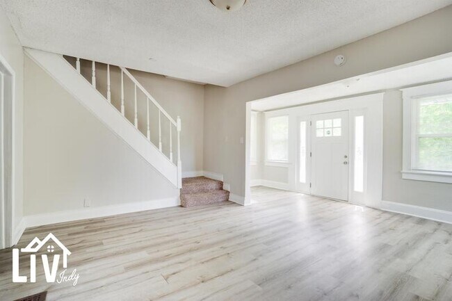 Foto del edificio - 1037 N Temple Ave